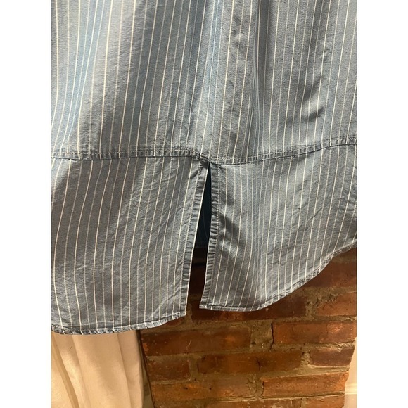 Velvet Heart Button Down Chambrey Pinstripe Casual top - Picture 6 of 8